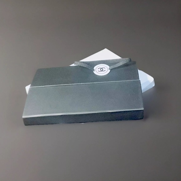 Chanel La Collection Red and White Stationery Set - Picture 5 of 6